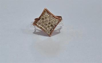Lotto 107 - Elegante anello stile Deco' in oro 333 e rosette d