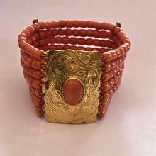 Lotto 16 - Importante bracciale in oro e corallo