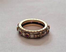 Lotto 69 - Anello rosario in oro 9 carati argento e pietre