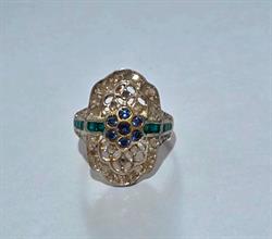 Lotto 72 - Anello stile Liberty in oro giallo 333 e pietre