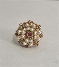 Lotto 71 - Anello in oro e perle