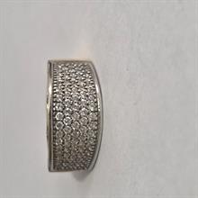 Lotto 72 - Elegante anello in oro e brillanti 