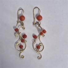 Lotto 75 - Eleganti orecchini oro e corallo 